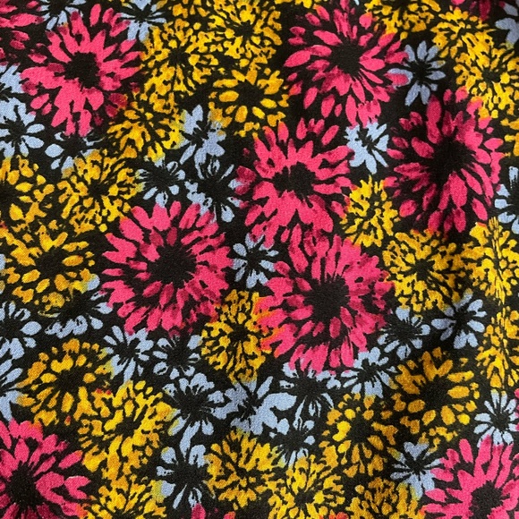 Arizona Jean Co. Floral Romper with Pockets - Picture 4 of 5